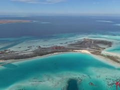 两台中国智能造桥机相会红海